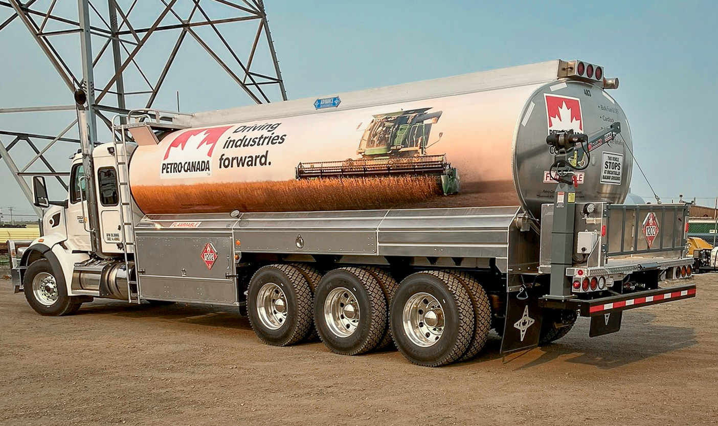 Tri Drive 2023, 23,500 Litre, 4 Comp, Petroleum Chassis Mount Tank on a Peterbilt ...